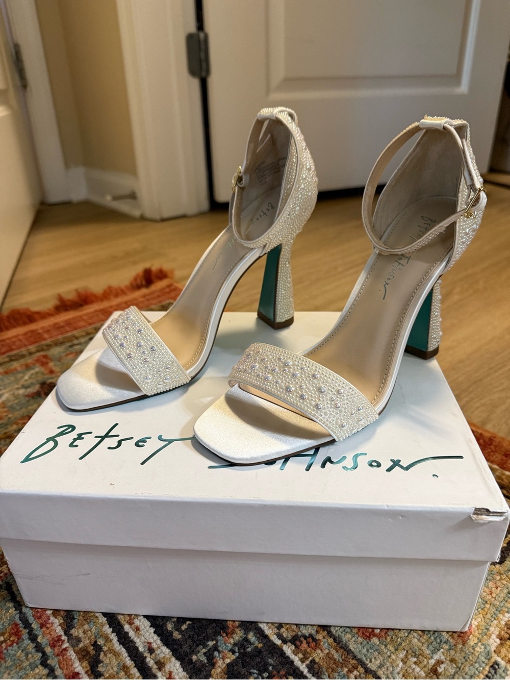 NWT Betsey Johnson Ivory Pearl Block Heel Pumps